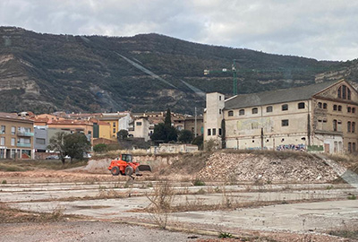 Centelles habilita una aparcament provisional al Vapor